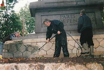 Amis du Vieux L´Haÿ - Cénotaphe en cours de restauration