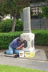 Amis du Vieux L´Haÿ - Colonne Brisée en cours de restauration