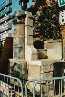 Amis du Vieux L´Haÿ - Fontaine Bronzac avant restauration